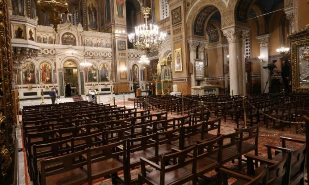 Κορονoϊός: Ιερέας κάλεσε την αστυνομία και έκοψε πρόστιμο σε πιστό που δεν φορούσε μάσκα